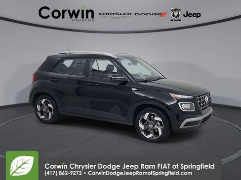 Used 2025 Hyundai Venue SEL FWD image 1