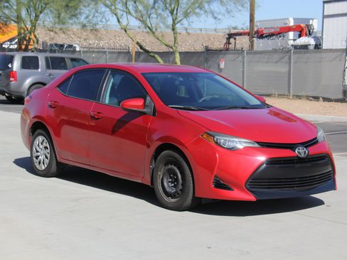 Used 2017 Toyota Corolla LE image 3