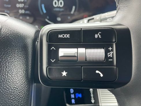 Used 2025 Hyundai Santa Fe Limited FWD image 21