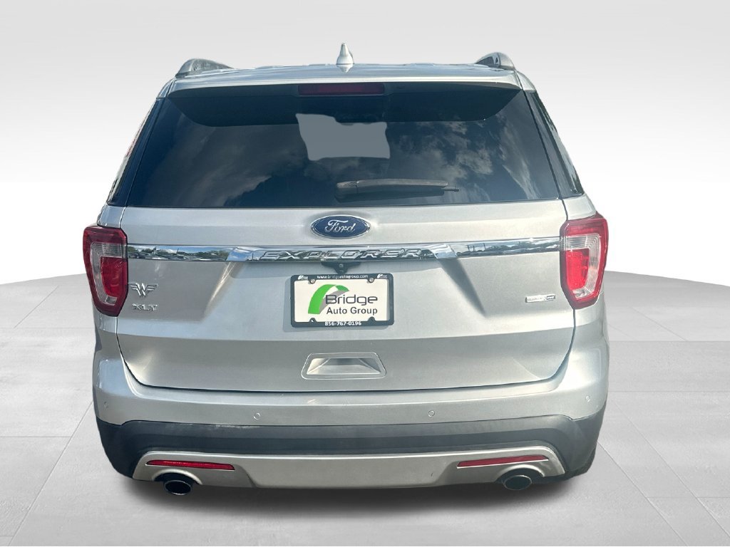 Used 2016 Ford Explorer XLT w/ Equipment Group 202A AWD/4WD image 5