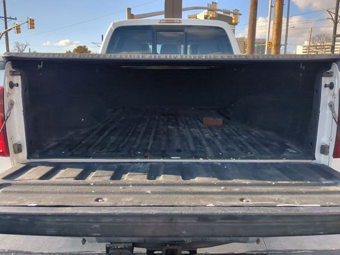 Used 2015 Ford F350 Lariat w/ Lariat Interior Package image 28