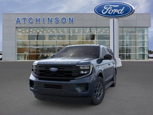 New 2026 Ford Expedition Active image 2
