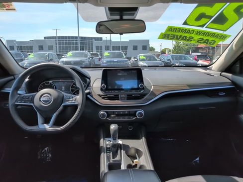 Used 2025 Nissan Altima 2.5 SV FWD image 13