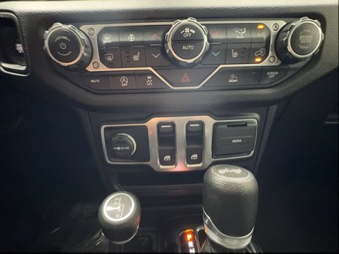 Used 2024 Jeep Wrangler Sport AWD/4WD image 28