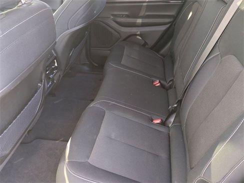 Used 2024 Jeep Grand Cherokee Laredo X image 21