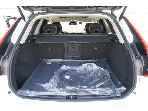 New 2025 Volvo XC60 B5 Core w/ Climate Package image 23