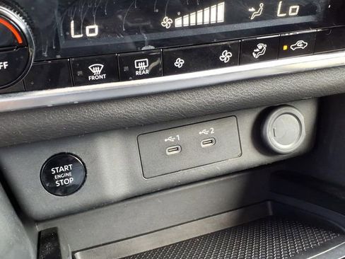 Used 2025 Nissan Rogue SV FWD image 9