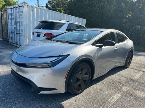Used 2025 Toyota Prius LE FWD image 4