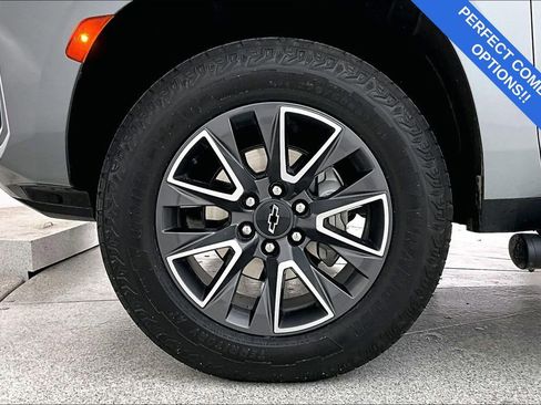 Used 2024 Chevrolet Suburban Z71 w/ Luxury Package image 12