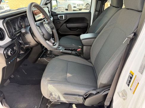Used 2024 Jeep Wrangler Unlimited w/ Convenience Group AWD/4WD image 24