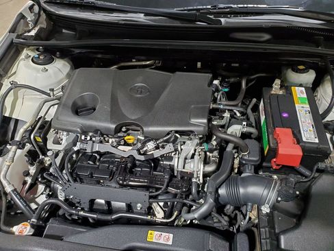 Used 2018 Toyota Camry LE image 42