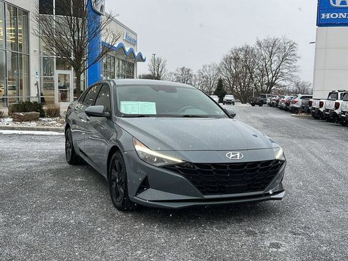 Used 2021 Hyundai Elantra SEL w/ Convenience Package image 1