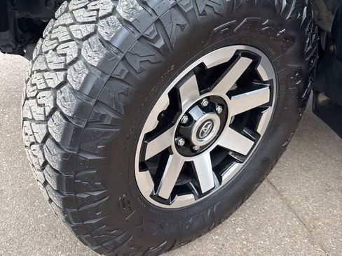 Used 2021 Toyota 4Runner TRD Off-Road Premium w/ Moonroof Package AWD/4WD image 30