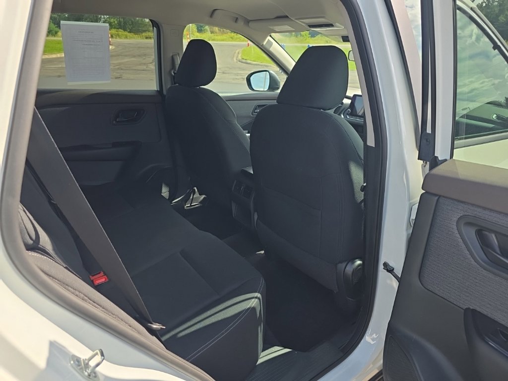 Used 2023 Nissan Rogue S AWD/4WD image 23