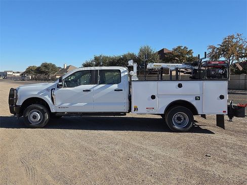 New 2025 Ford F350 XL image 2