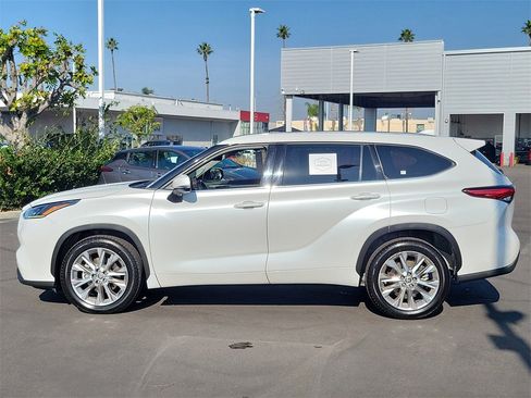 Used 2022 Toyota Highlander Limited image 2
