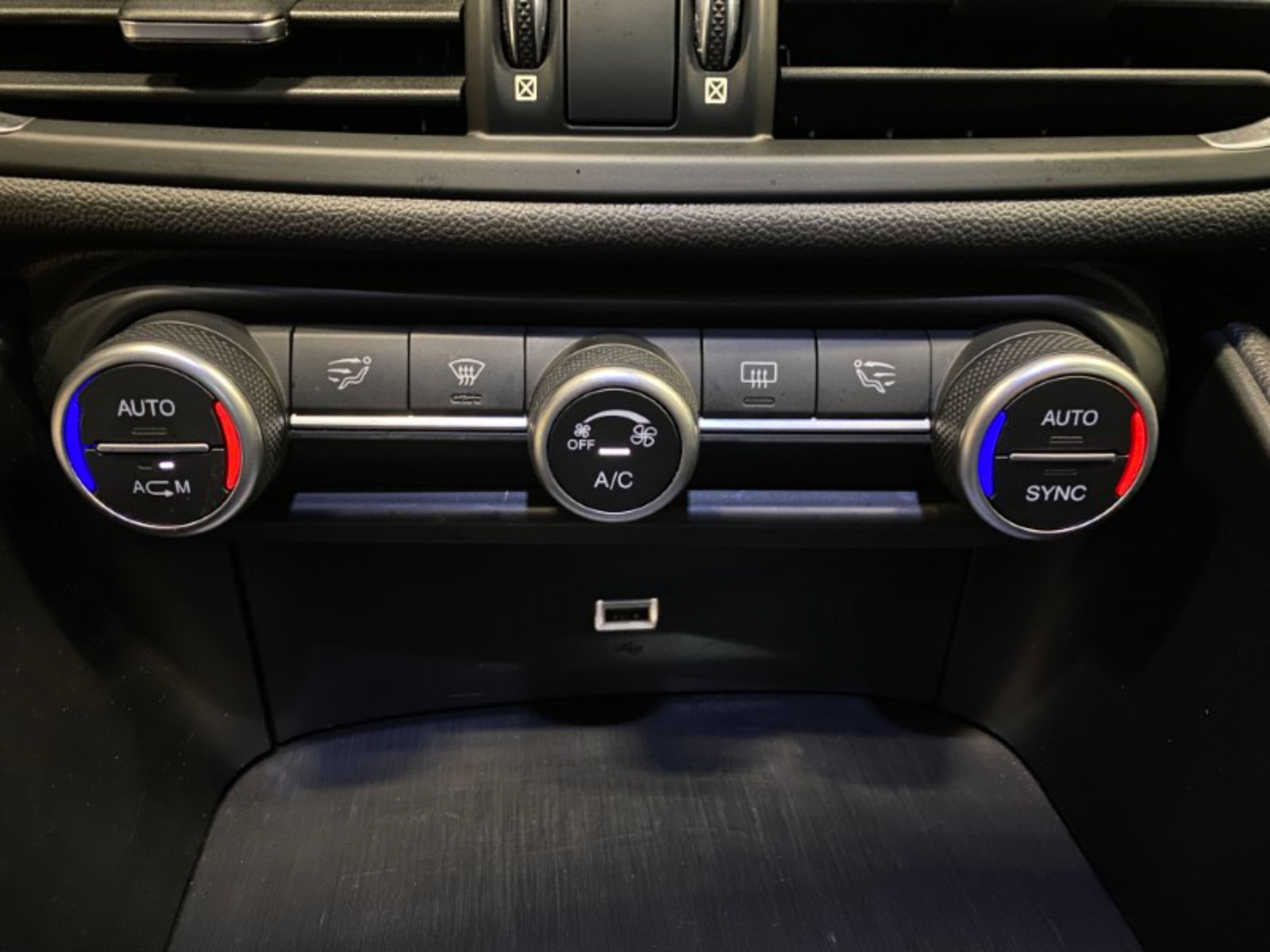 Used 2019 Alfa Romeo Giulia w/ Nero Edizione RWD image 35