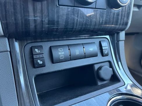 Used 2013 Chevrolet Traverse LT FWD image 23