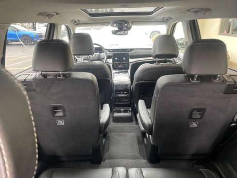 Used 2023 Jeep Grand Cherokee L Limited image 21
