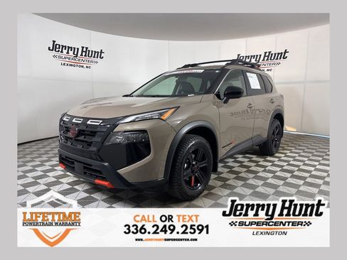 Used 2025 Nissan Rogue SV image 1