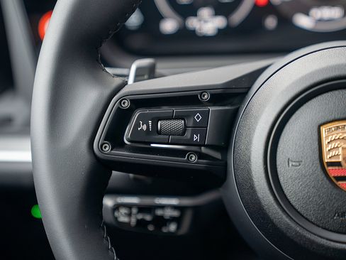 Used 2025 Porsche Cayenne Coupe image 7