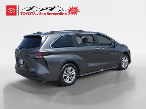 Certified 2025 Toyota Sienna XLE w/ XLE Plus Package AWD/4WD image 5