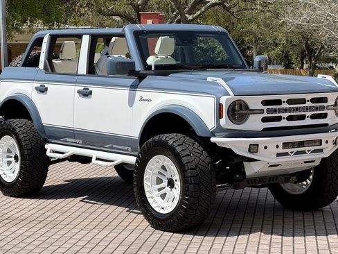 Used 2024 Ford Bronco Outer Banks AWD/4WD image 2
