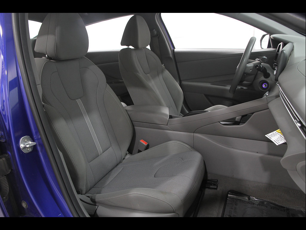 Used 2022 Hyundai Elantra SE FWD image 15
