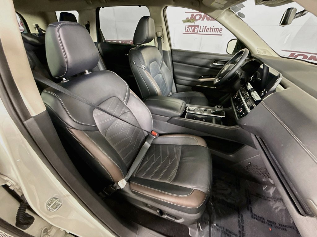 Certified 2024 Nissan Pathfinder Platinum AWD/4WD image 36