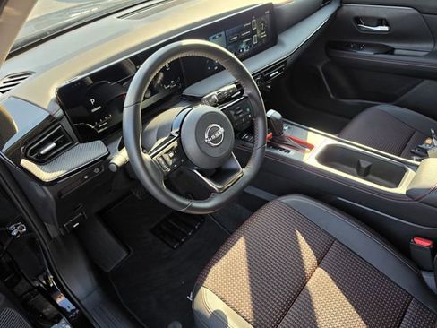 Used 2025 Nissan Kicks SR FWD image 17