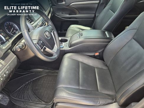 Used 2017 Toyota Highlander Limited AWD/4WD image 12