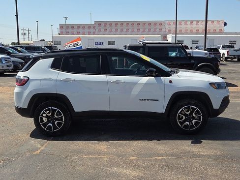 Used 2025 Jeep Compass Trailhawk AWD/4WD image 6