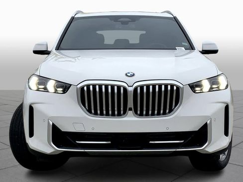 Used 2024 BMW X5 xDrive40i w/ Premium Package image 3