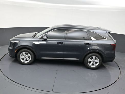 Used 2024 Kia Sorento LX image 13