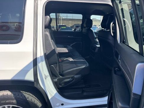 Used 2024 Jeep Wagoneer Series II w/ Flexible Seating Group RWD image 58