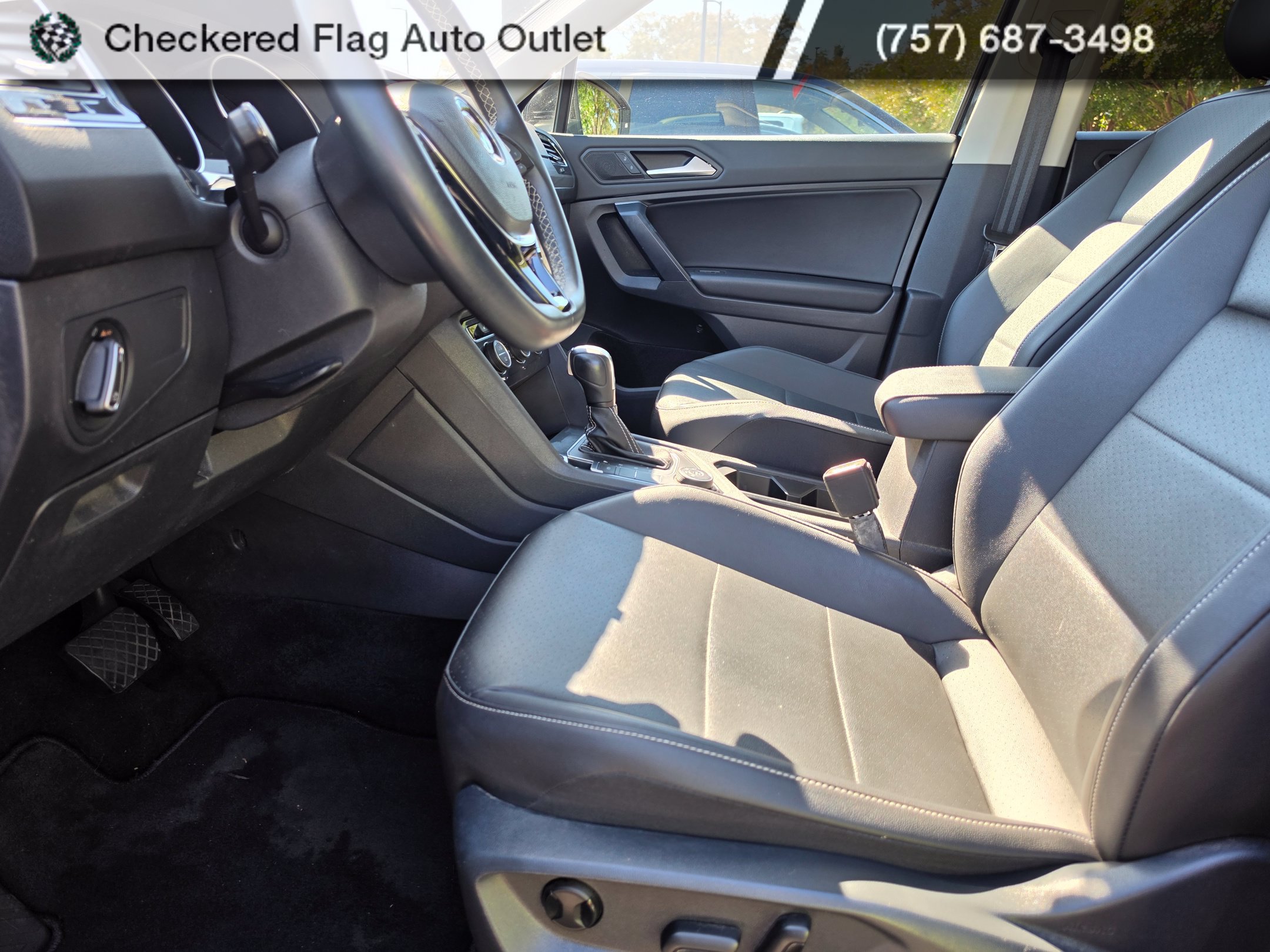 Used 2021 Volkswagen Tiguan SE w/ Panoramic Sunroof Package AWD/4WD image 8