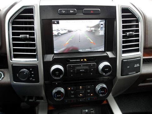 Used 2015 Ford F150 King Ranch w/ Equipment Group 601A Luxury AWD/4WD image 20