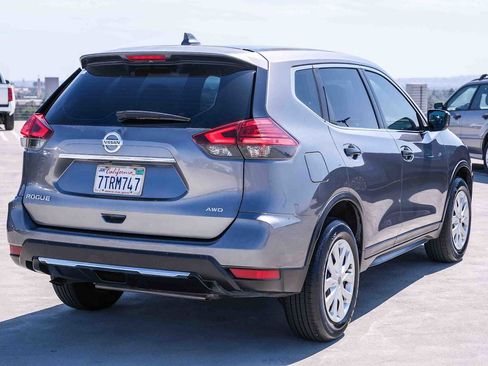 Used 2017 Nissan Rogue S AWD/4WD image 4