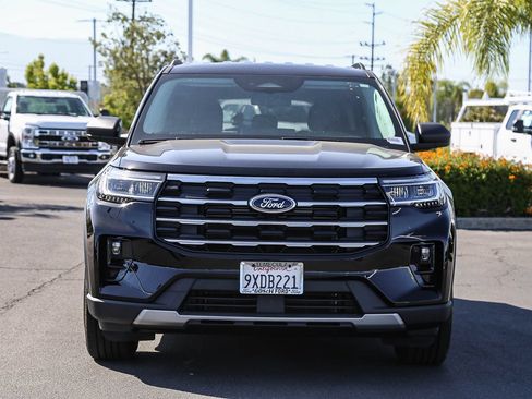 Used 2026 Ford Explorer Active w/ Active Comfort Package RWD image 2