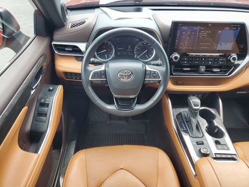Used 2022 Toyota Highlander Platinum AWD/4WD image 17