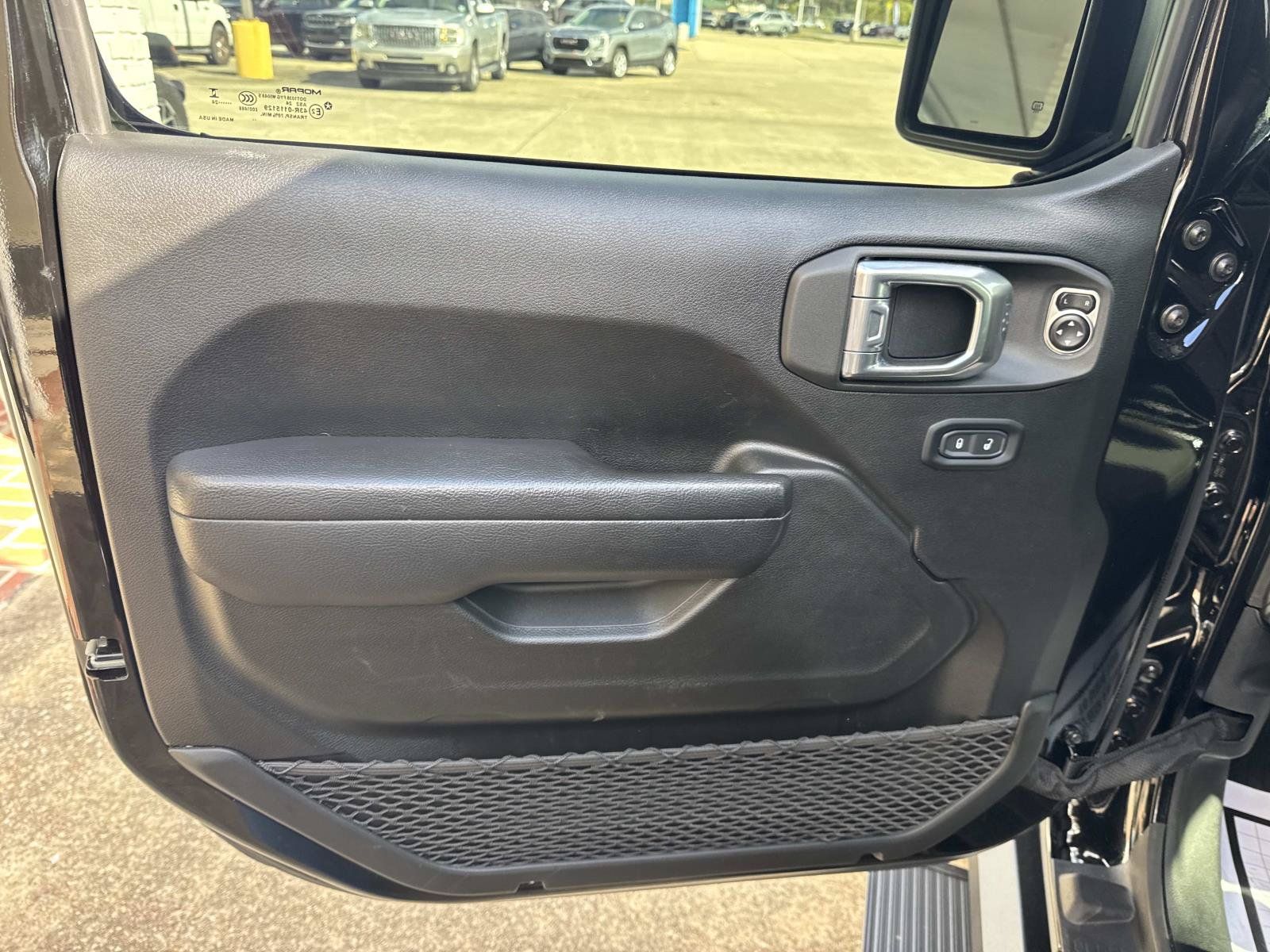 Used 2024 Jeep Gladiator Mojave w/ Convenience Group AWD/4WD image 18