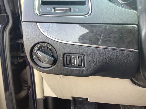 Used 2015 Chrysler Town & Country Touring-L w/ Driver Convenience Group FWD image 21