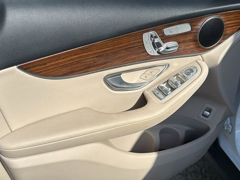 Used 2022 Mercedes-Benz GLC 300 4MATIC w/ Premium Package Lite image 21