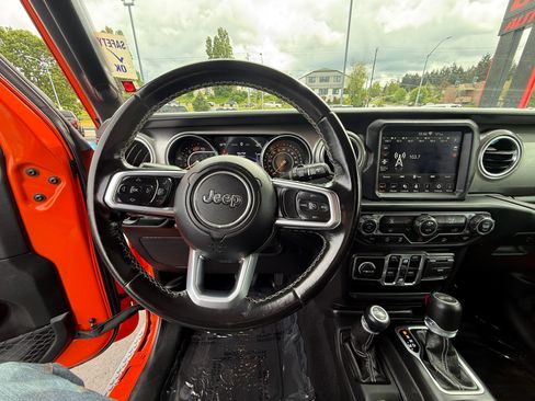 Used 2020 Jeep Wrangler Unlimited Sahara w/ Uconnect 4C Nav & Sound Group AWD/4WD image 10
