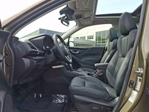 Used 2023 Subaru Forester Touring AWD/4WD image 14