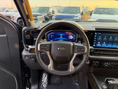 Used 2024 Chevrolet Silverado 1500 LT Trail Boss w/ LT Trail Boss Premium Package image 16