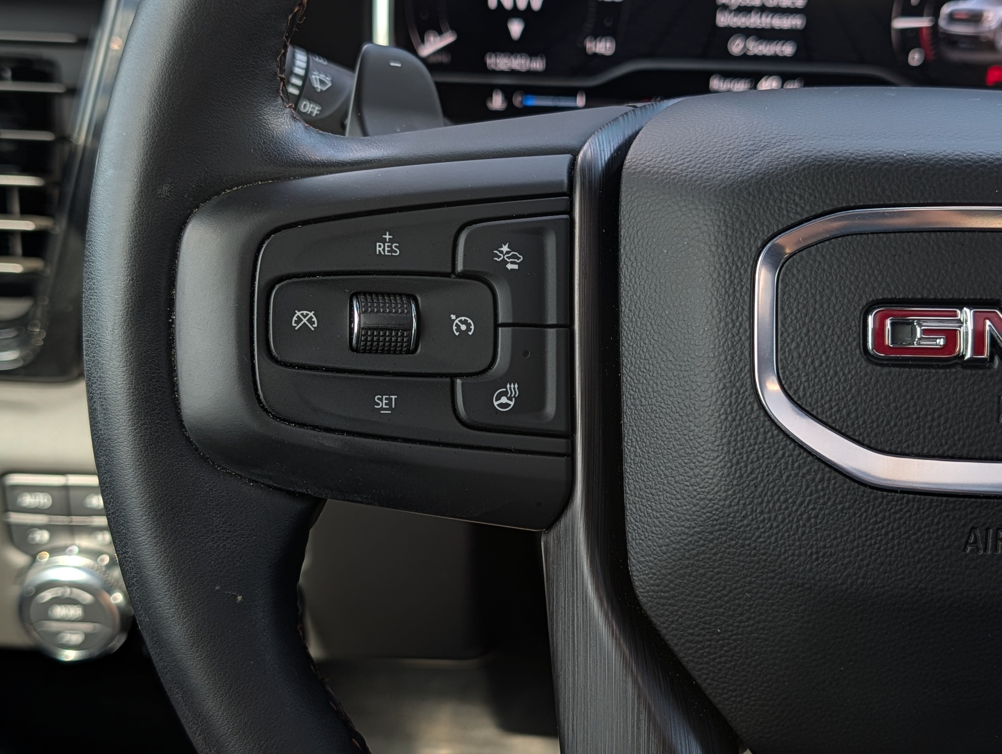 Used 2025 GMC Sierra 1500 AT4 w/ Technology Package AWD/4WD image 49