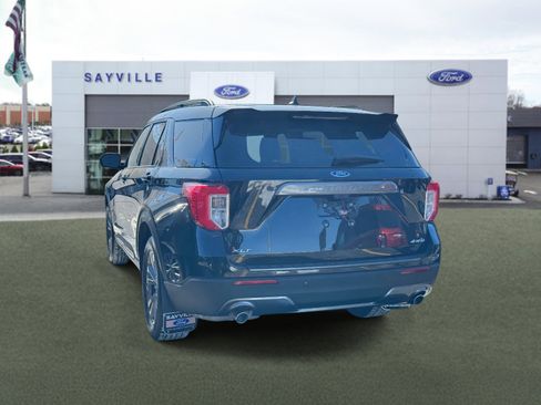 Certified 2022 Ford Explorer XLT w/ Equipment Group 202A image 5