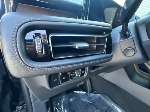 Used 2025 Lincoln Aviator Reserve w/ Equipment Group 201A AWD/4WD image 21