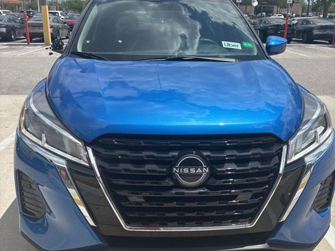 Used 2023 Nissan Kicks SV image 3